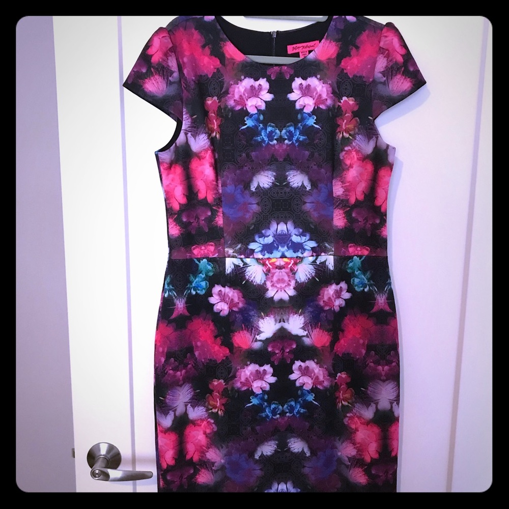 Beautiful floral Betsy Johnson dress!